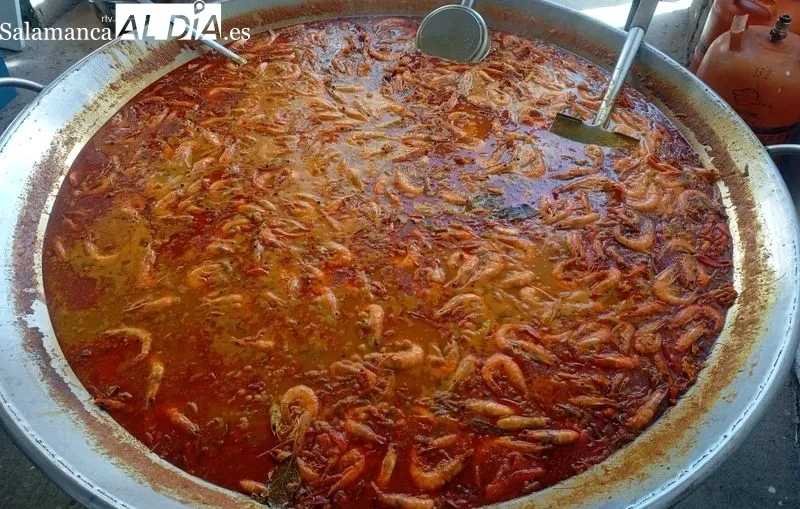 Foto 5 - Hamburguesas y garbanzos con marisco, protagonistas en las fiestas de Horcajo Medianero