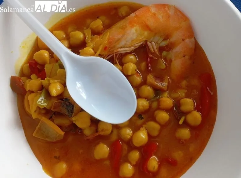 Foto 4 - Hamburguesas y garbanzos con marisco, protagonistas en las fiestas de Horcajo Medianero