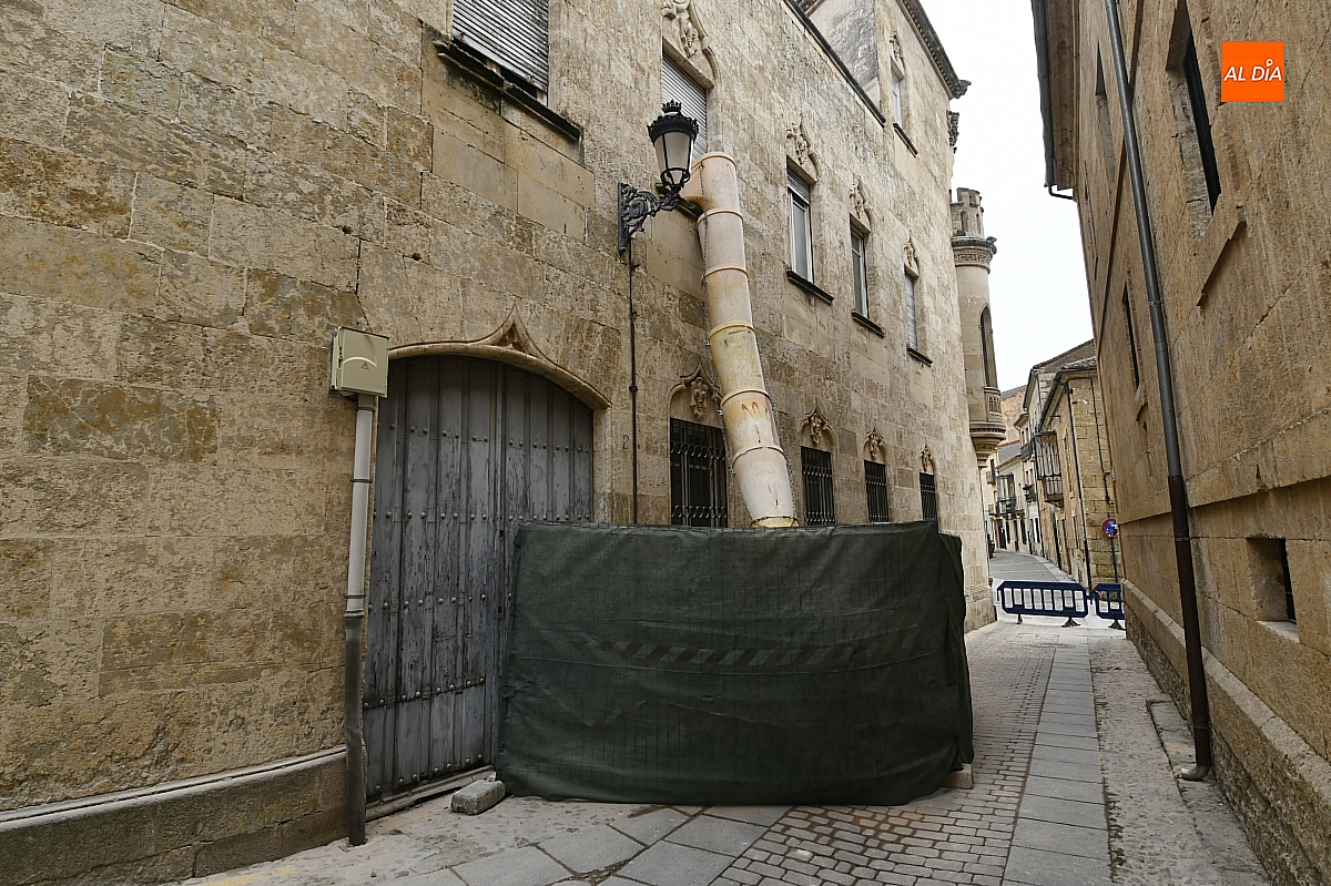 Cortada al tráfico rodado calle San Vicente por obras  Palacio de Cartago
