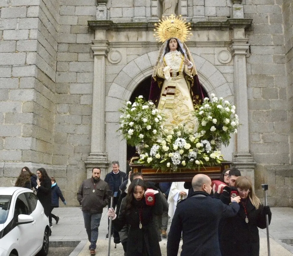 Foto 9 - Devoci&oacute;n y emoci&oacute;n en el d&iacute;a grande de Nuestra Se&ntilde;ora de las L&aacute;grimas