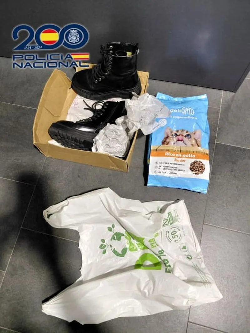 Foto 2 - Detenido un hombre con m&aacute;s de 60 antecedentes tras robar 15 kilos de embutido de un coche en Salamanca