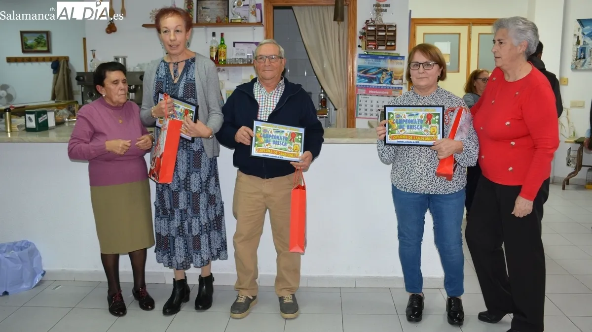 Las mujeres se imponen en el campeonato de brisca de la asociación de jubilados de Lumbrales / INFOTUR