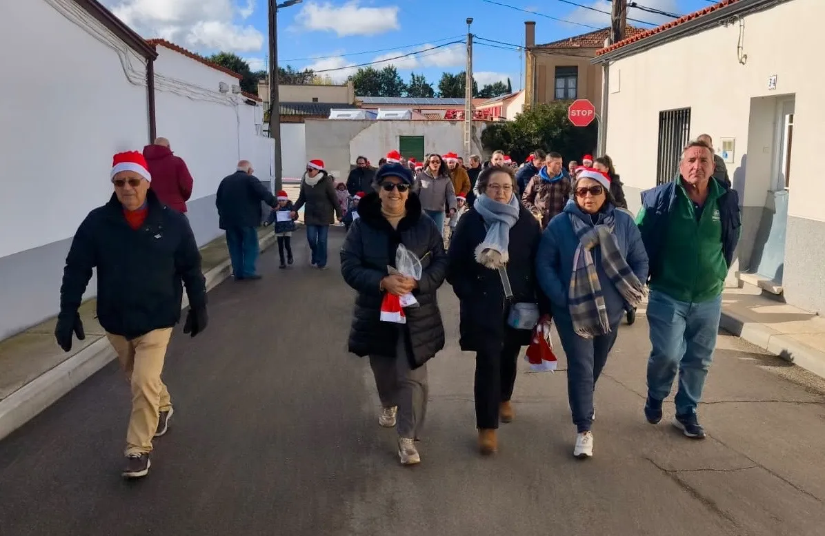 Foto 7 - Babilafuente se vuelca de manera masiva con La Sonrisa de M4r&iacute;a participando en la Marcha ben&eacute;fica y el Mercado Navide&ntilde;o