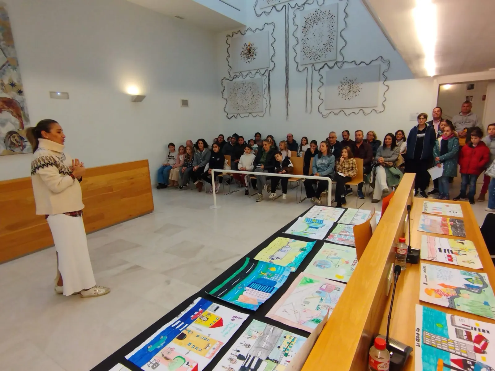 Casi 200 escolares dibujan la movilidad sostenible y Jimena Galache se lleva el premio