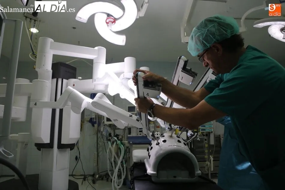 Hospital de Salamanca: la Junta dotará un segundo robot