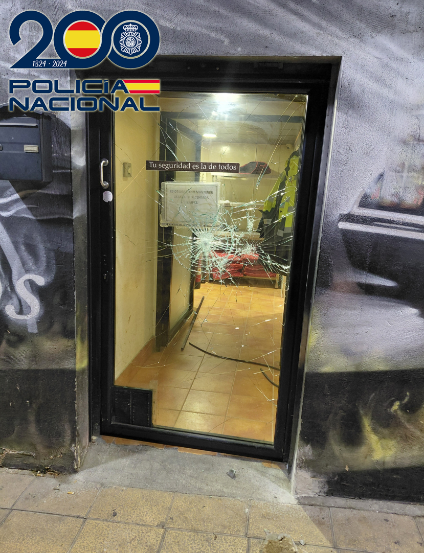 Detenido en Salamanca por romper la puerta de un bar y huir