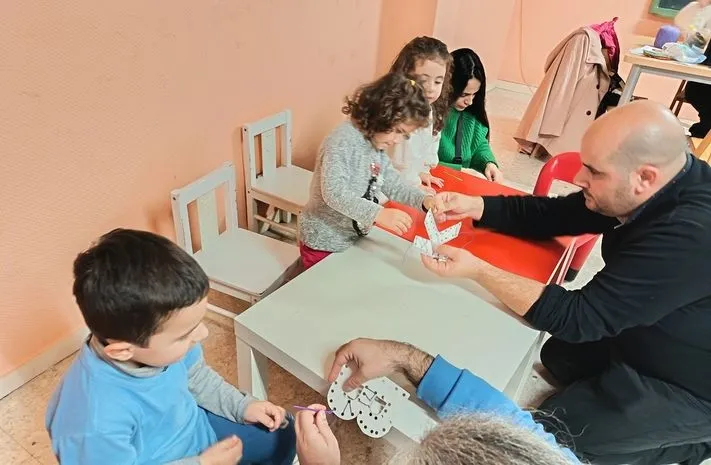 Foto 5 - 'Hilos y Letras' fomenta la lectura y la creatividad entre las familias de Terradillos