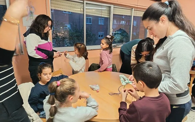 Foto 4 - 'Hilos y Letras' fomenta la lectura y la creatividad entre las familias de Terradillos