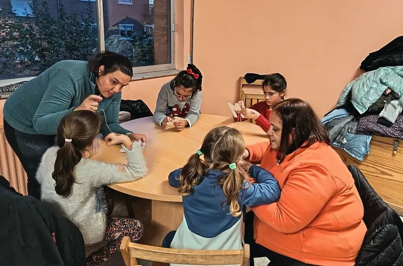 Foto 3 - 'Hilos y Letras' fomenta la lectura y la creatividad entre las familias de Terradillos