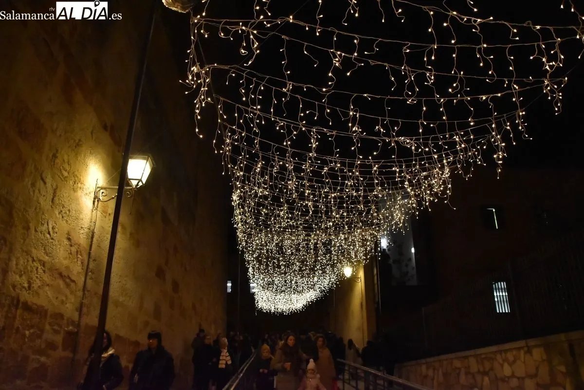 Iluminación y adornos de Navidad en Salamanca. Fotos: Vanesa Martins