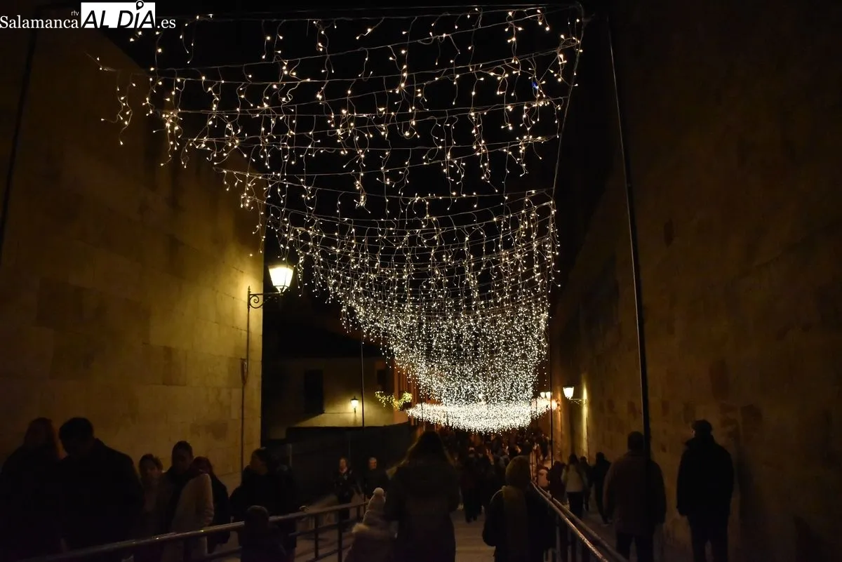 Iluminación y adornos de Navidad en Salamanca. Fotos: Vanesa Martins