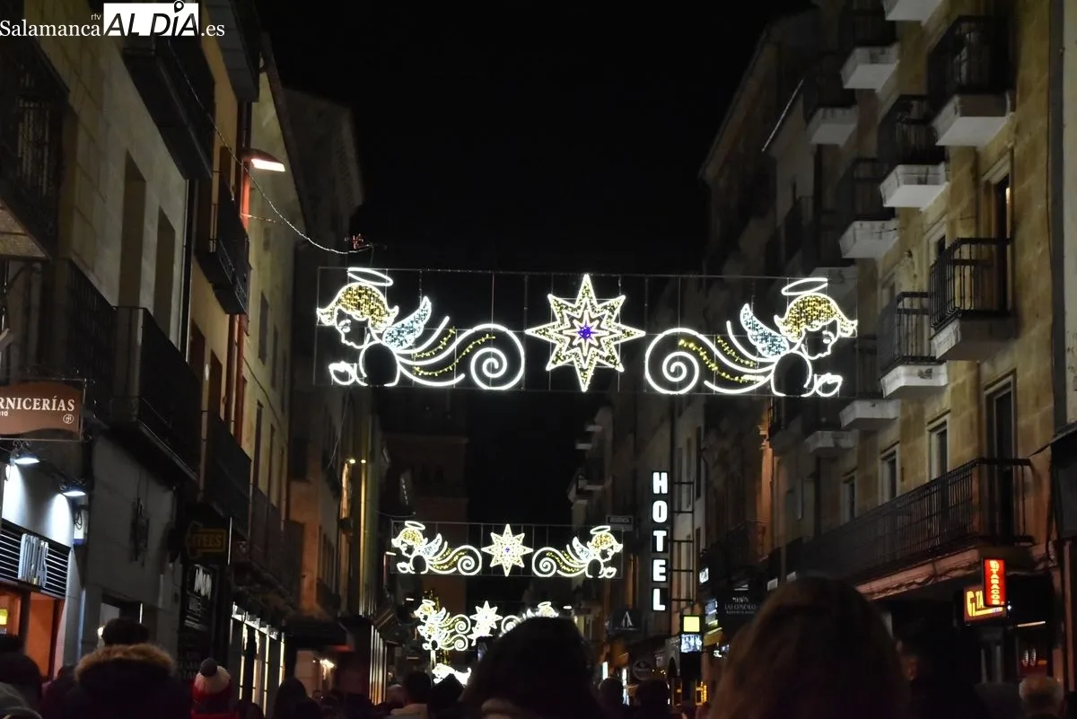 Iluminación y adornos de Navidad en Salamanca. Fotos: Vanesa Martins