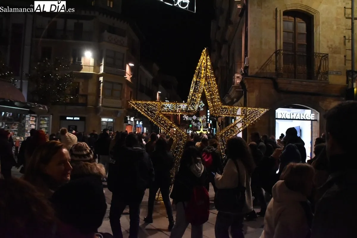 Iluminación y adornos de Navidad en Salamanca. Fotos: Vanesa Martins