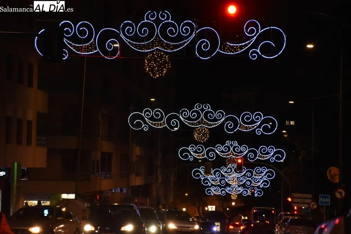 Iluminación y adornos de Navidad en Salamanca. Fotos: Vanesa Martins