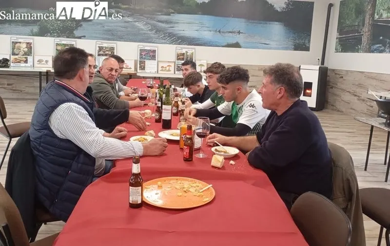 Foto 6 - Los garbanzos con n&iacute;scalos, broche de oro a la jornada micol&oacute;gica de Sieteiglesias