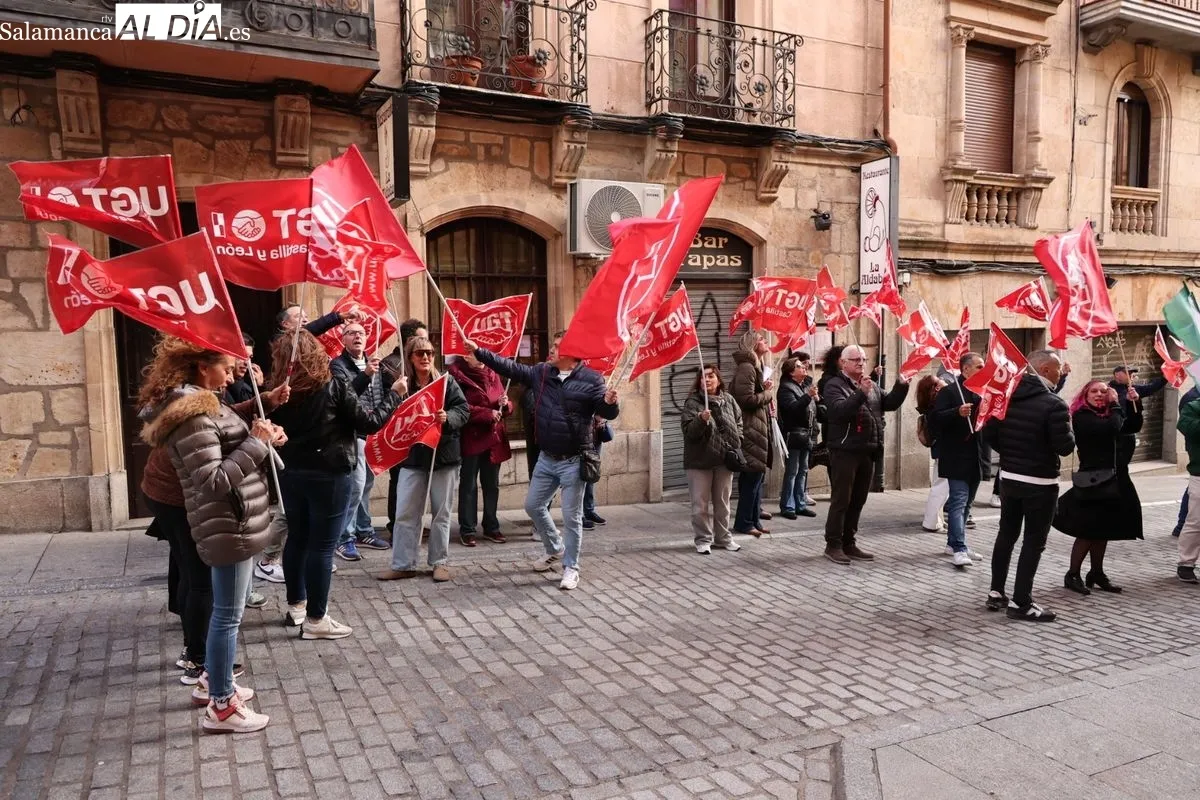 UGT, CSIF y CC OO han iniciado un ciclo de movilizaciones para exigir una subida salarial y mejoras laborales en la Diputación de Salamanca. Foto de David Sañudo