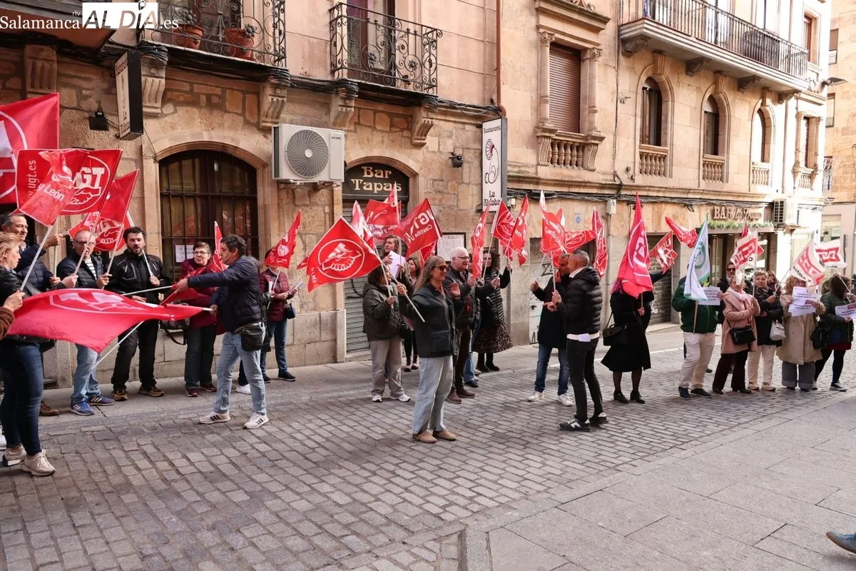 UGT, CSIF y CC OO han iniciado un ciclo de movilizaciones para exigir una subida salarial y mejoras laborales en la Diputación de Salamanca. Foto de David Sañudo