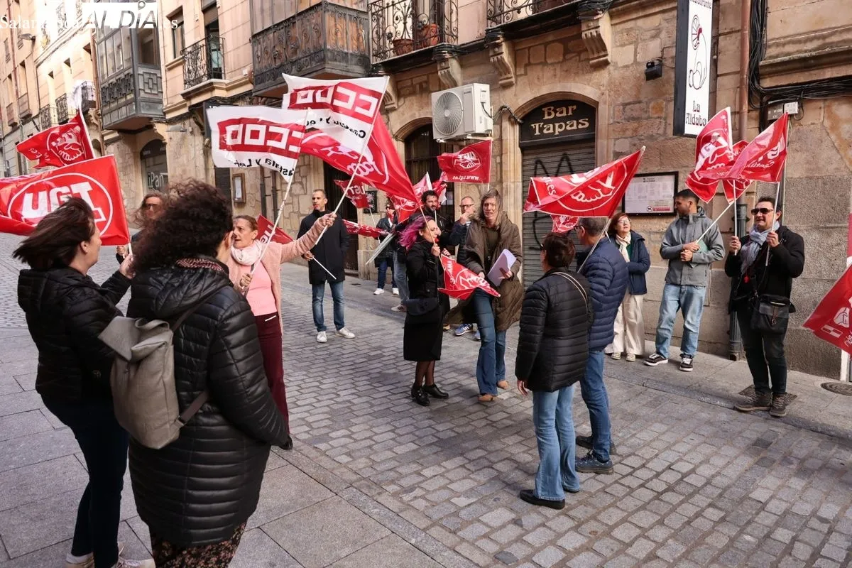 UGT, CSIF y CC OO han iniciado un ciclo de movilizaciones para exigir una subida salarial y mejoras laborales en la Diputación de Salamanca. Foto de David Sañudo