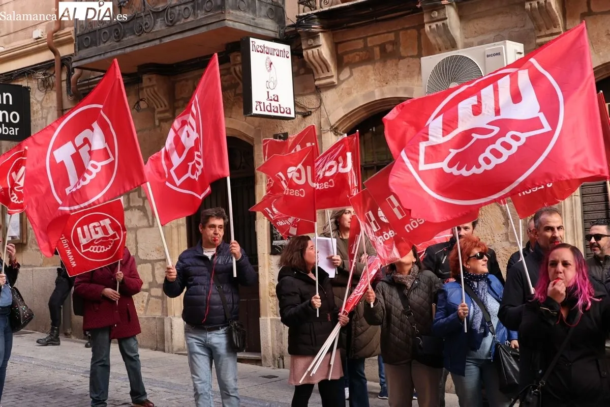 UGT, CSIF y CC OO han iniciado un ciclo de movilizaciones para exigir una subida salarial y mejoras laborales en la Diputación de Salamanca. Foto de David Sañudo