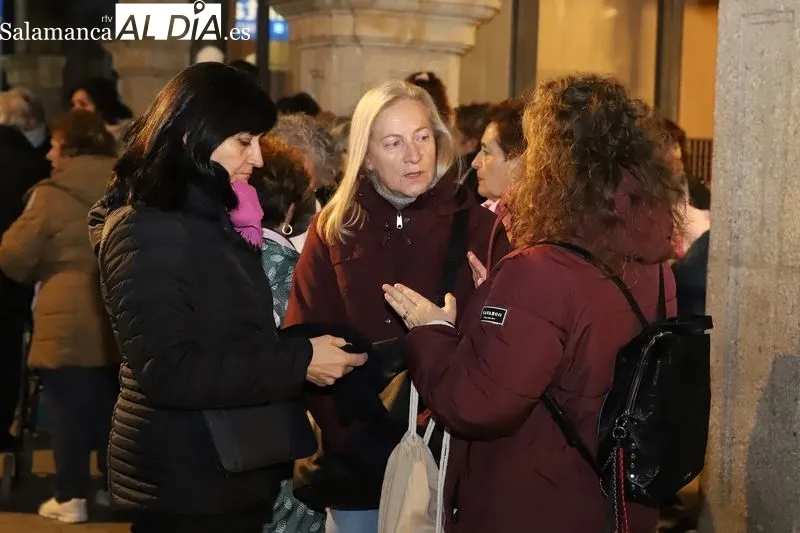 Foto 10 - Un grito un&aacute;nime en Alba de Tormes: 'No m&aacute;s violencia, no m&aacute;s silencio' en la v&iacute;spera del 25N