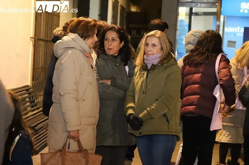 Foto 9 - Un grito un&aacute;nime en Alba de Tormes: 'No m&aacute;s violencia, no m&aacute;s silencio' en la v&iacute;spera del 25N