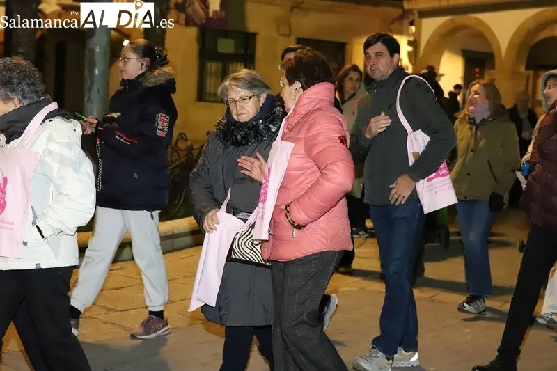 Foto 3 - Un grito un&aacute;nime en Alba de Tormes: 'No m&aacute;s violencia, no m&aacute;s silencio' en la v&iacute;spera del 25N