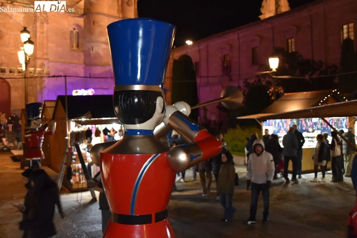 Apertura mercadillo navideño en la Plaza de Anaya | Fotos: T.S