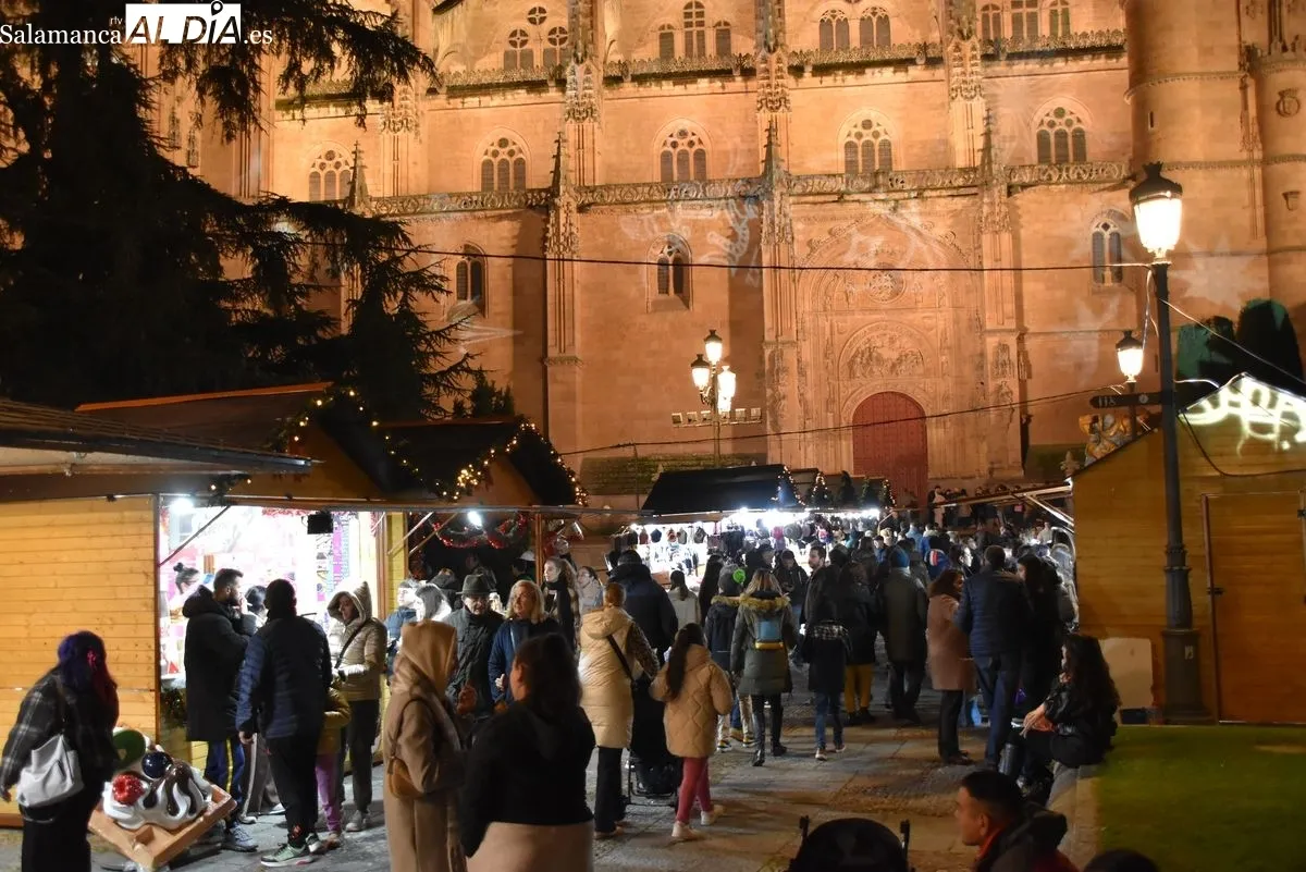 Apertura del mercadillo navideño en la Plaza de Anaya | Fotos: T.S