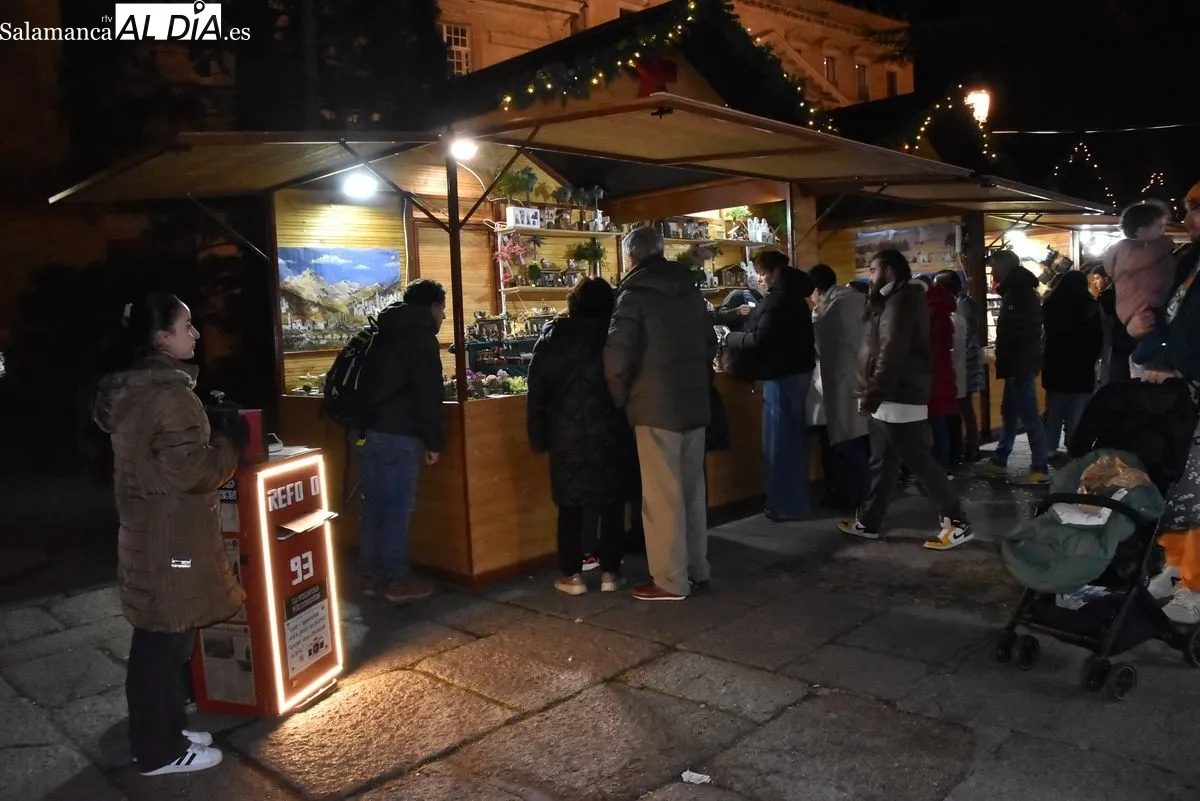 Apertura mercadillo navideño en la Plaza de Anaya | Fotos: T.S