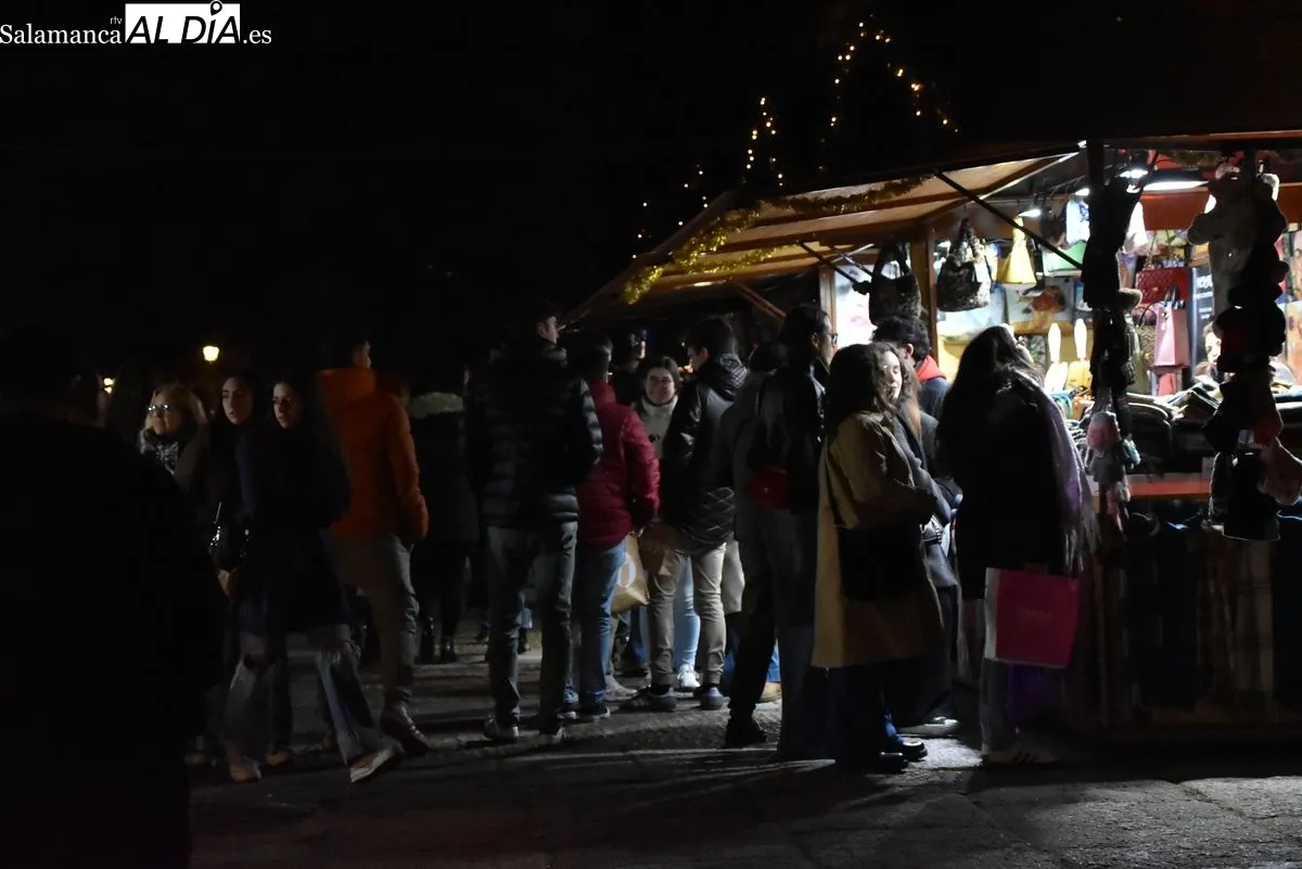 Apertura mercadillo navideño en la Plaza de Anaya | Fotos: T.S