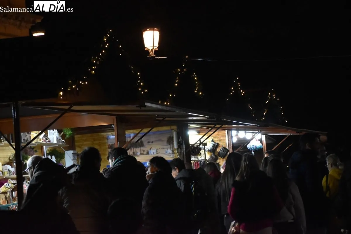 Apertura mercadillo navideño en la Plaza de Anaya | Fotos: T.S
