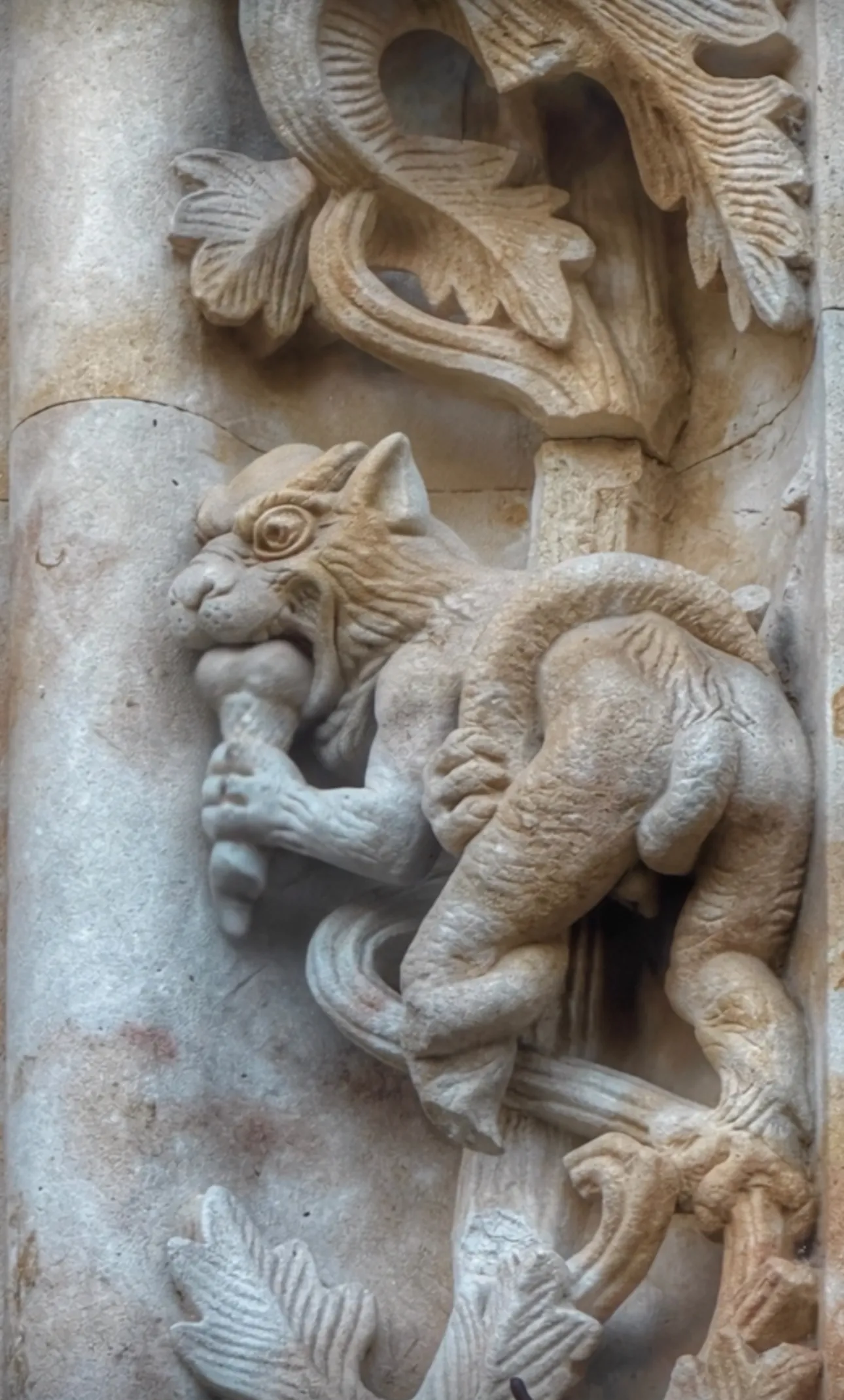 Rosa Gómez hace 'respirar' a las figuras de la Catedral de Salamanca