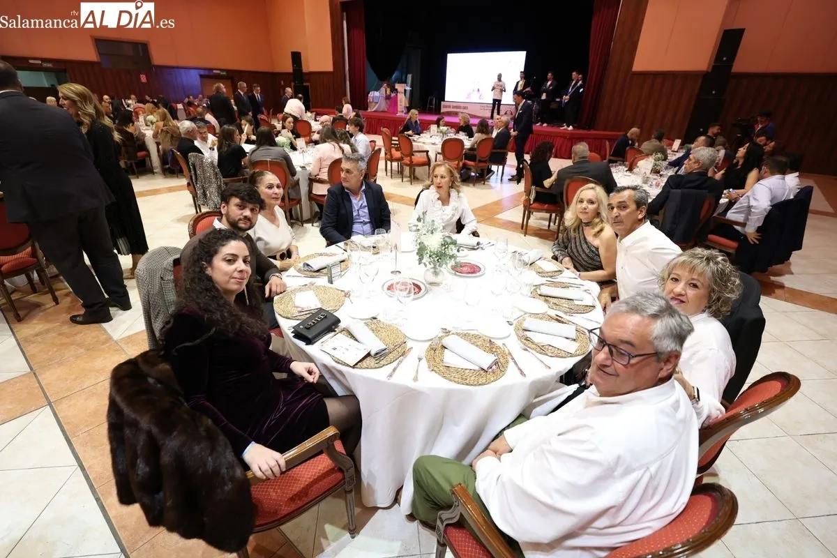 Éxito y muchas emociones en la I Cena Benéfica a favor de 'La Sonrisa de M4ría' | FOTOS: David Sañudo 