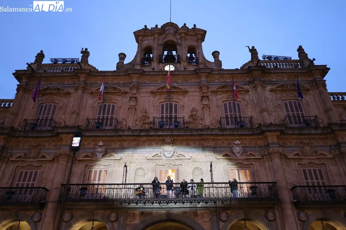 Los villancicos del Sacromonte de 'Love Flamenco' traen el aire andaluz a la Plaza Mayor | FOTOS: David Sañudo 