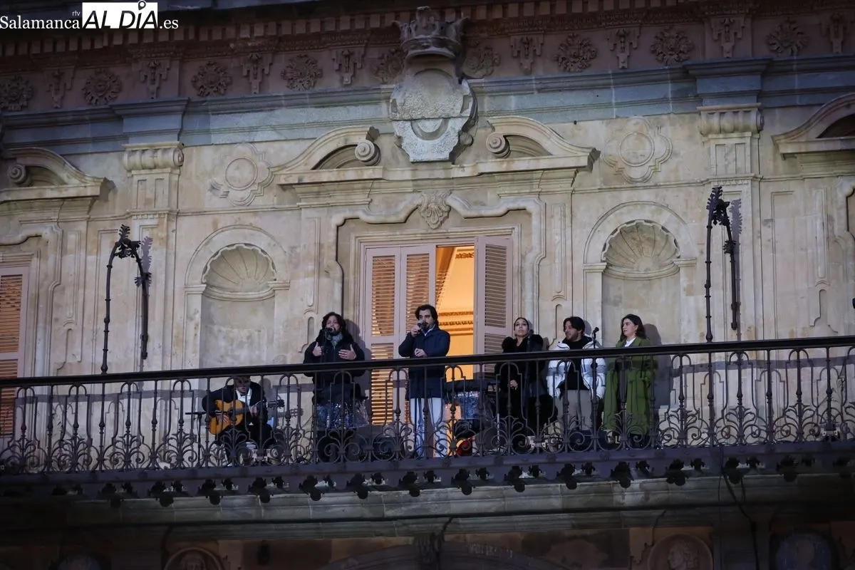 Los villancicos del Sacromonte de 'Love Flamenco' traen el aire andaluz a la Plaza Mayor | FOTOS: David Sañudo 
