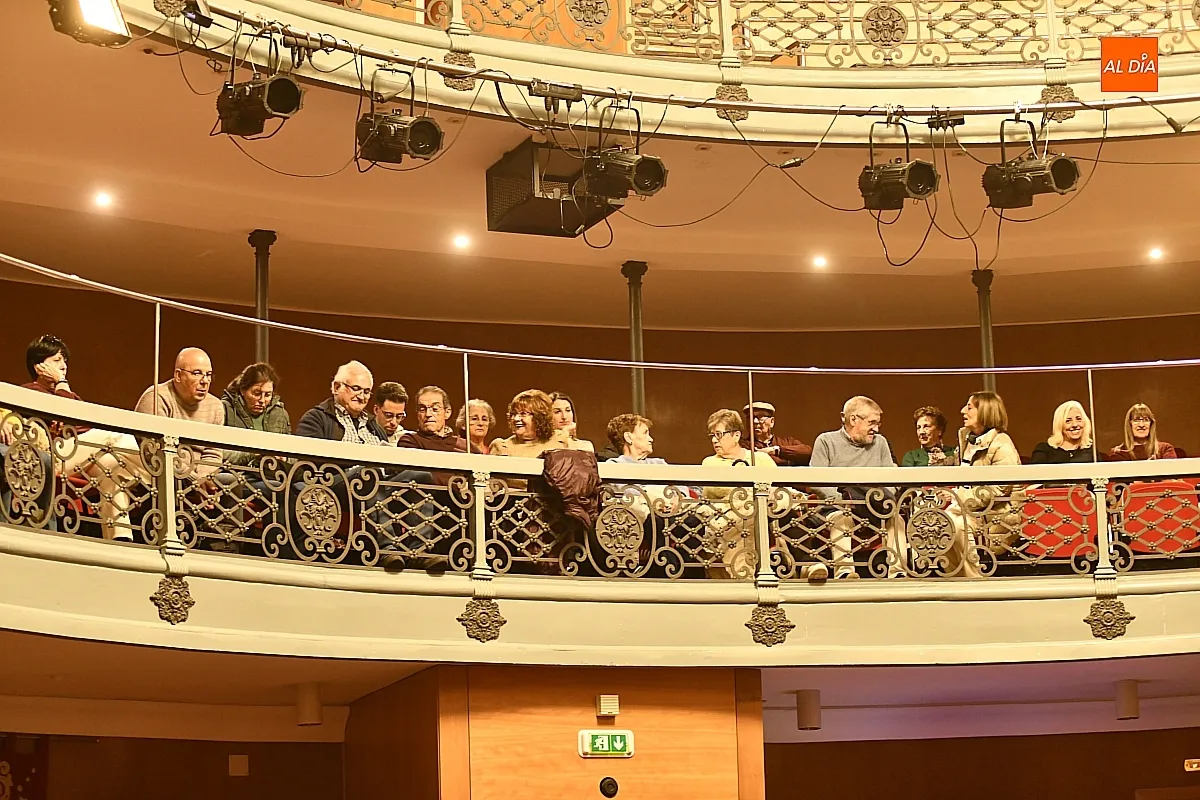 Foto 4 - Buena entrada en el Teatro Nuevo con la actuaci&oacute;n de Las Couchers