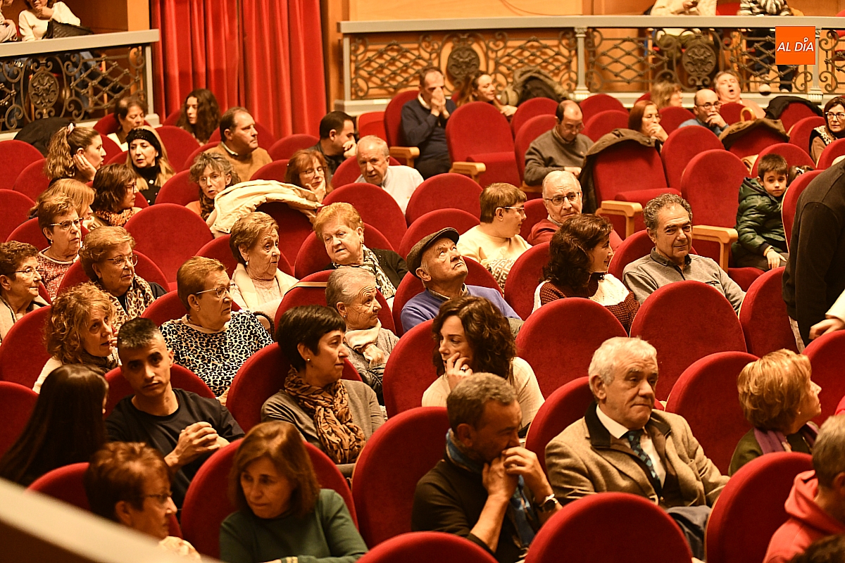 Buena entrada en el Teatro Nuevo con la actuación de Las Couchers
