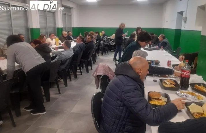 Hamburguesas y garbanzos con marisco, protagonistas en las fiestas de Horcajo Medianero | Imagen 1