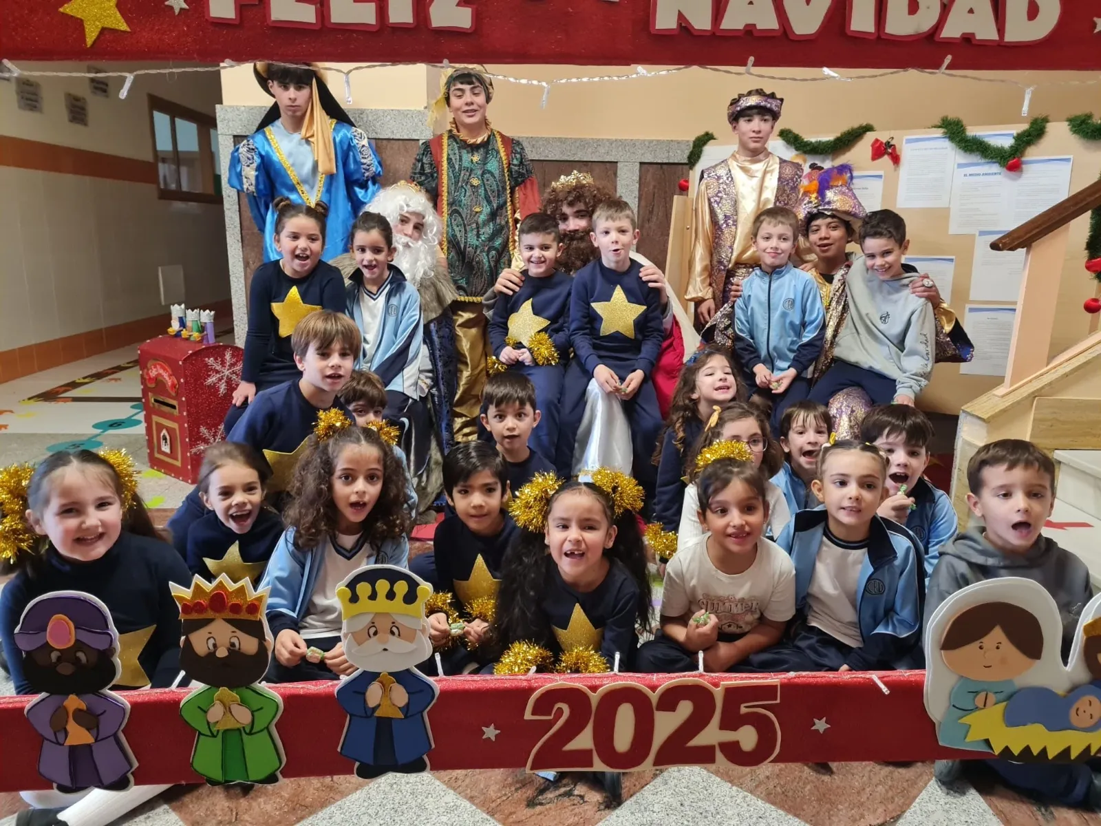 Foto 5 - La comunidad educativa de La Encarnaci&oacute;n celebra su tradicional Festival de Navidad junto a las familias