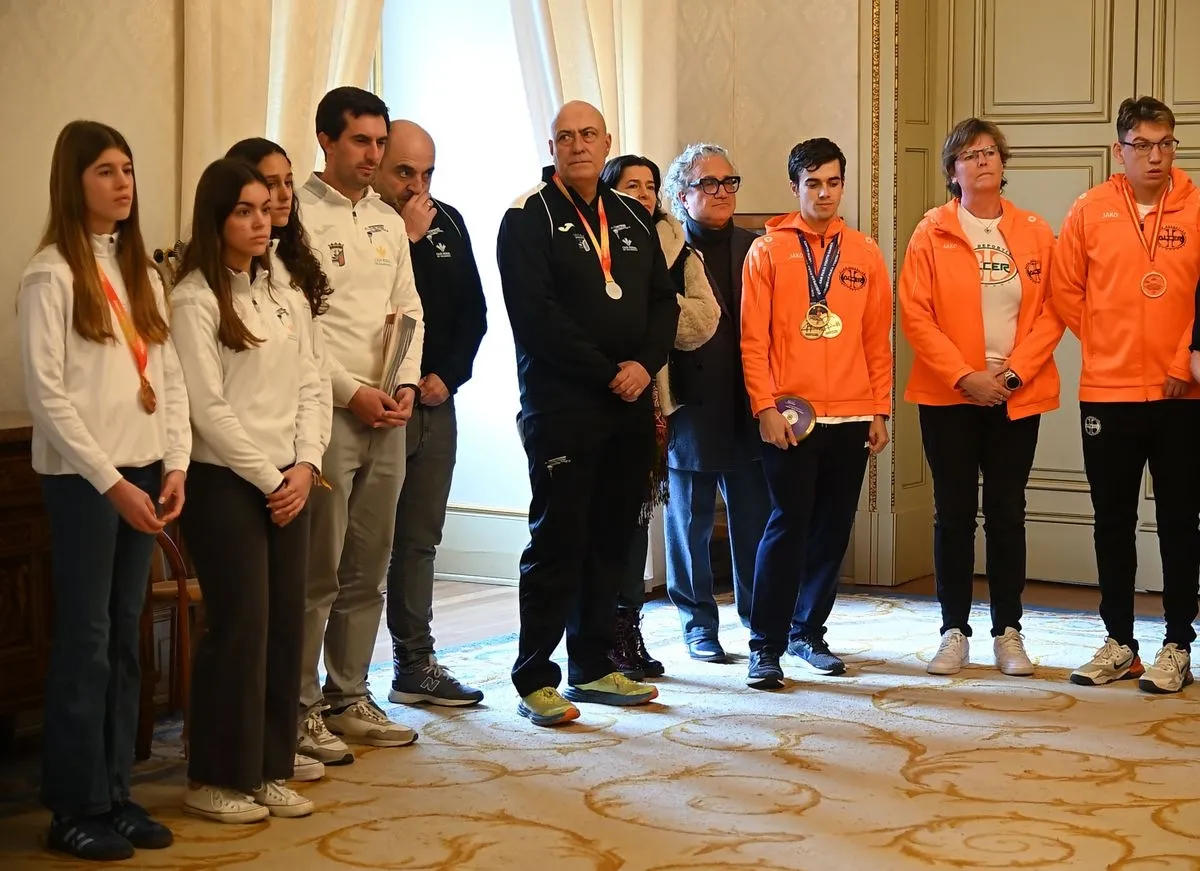 El Ayuntamiento rinde homenaje al atletismo salmantino tras un año histórico con 64 medallas