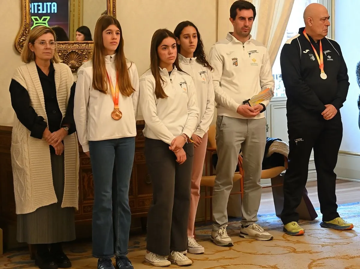 El Ayuntamiento rinde homenaje al atletismo salmantino tras un año histórico con 64 medallas