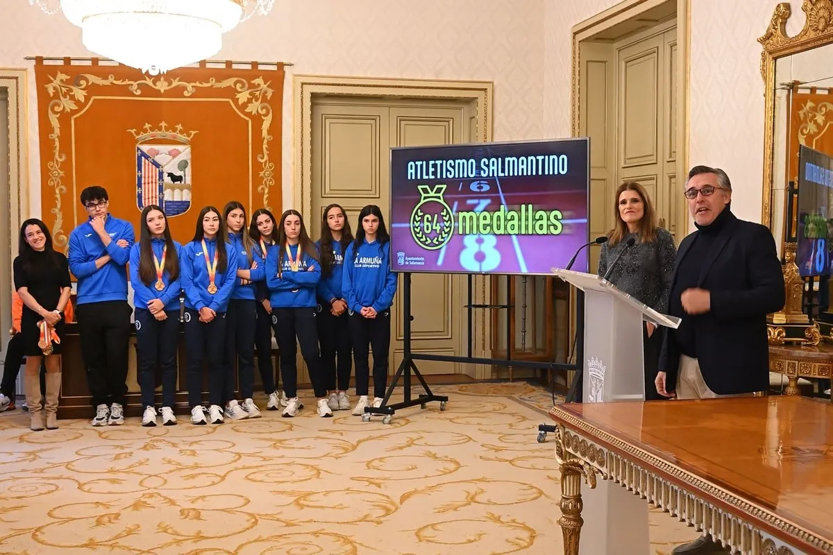 El Ayuntamiento rinde homenaje al atletismo salmantino tras un año histórico con 64 medallas