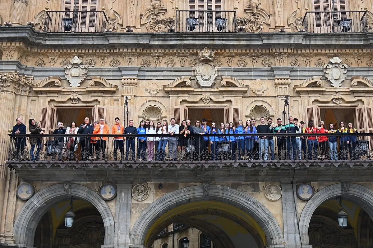 El Ayuntamiento rinde homenaje al atletismo salmantino tras un año histórico con 64 medallas