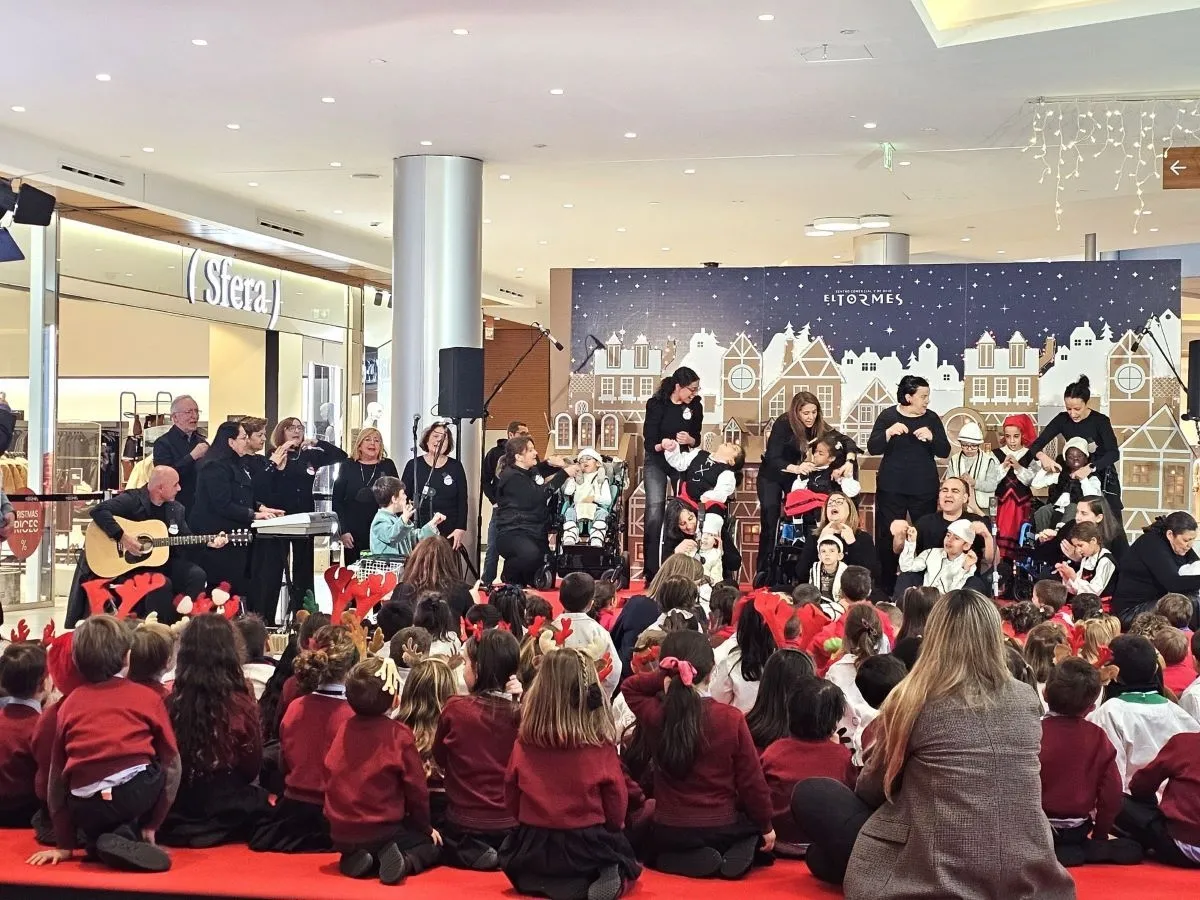 Foto 11 - FOTOS | El Tormes celebra la Navidad dando voz al talento musical escolar 