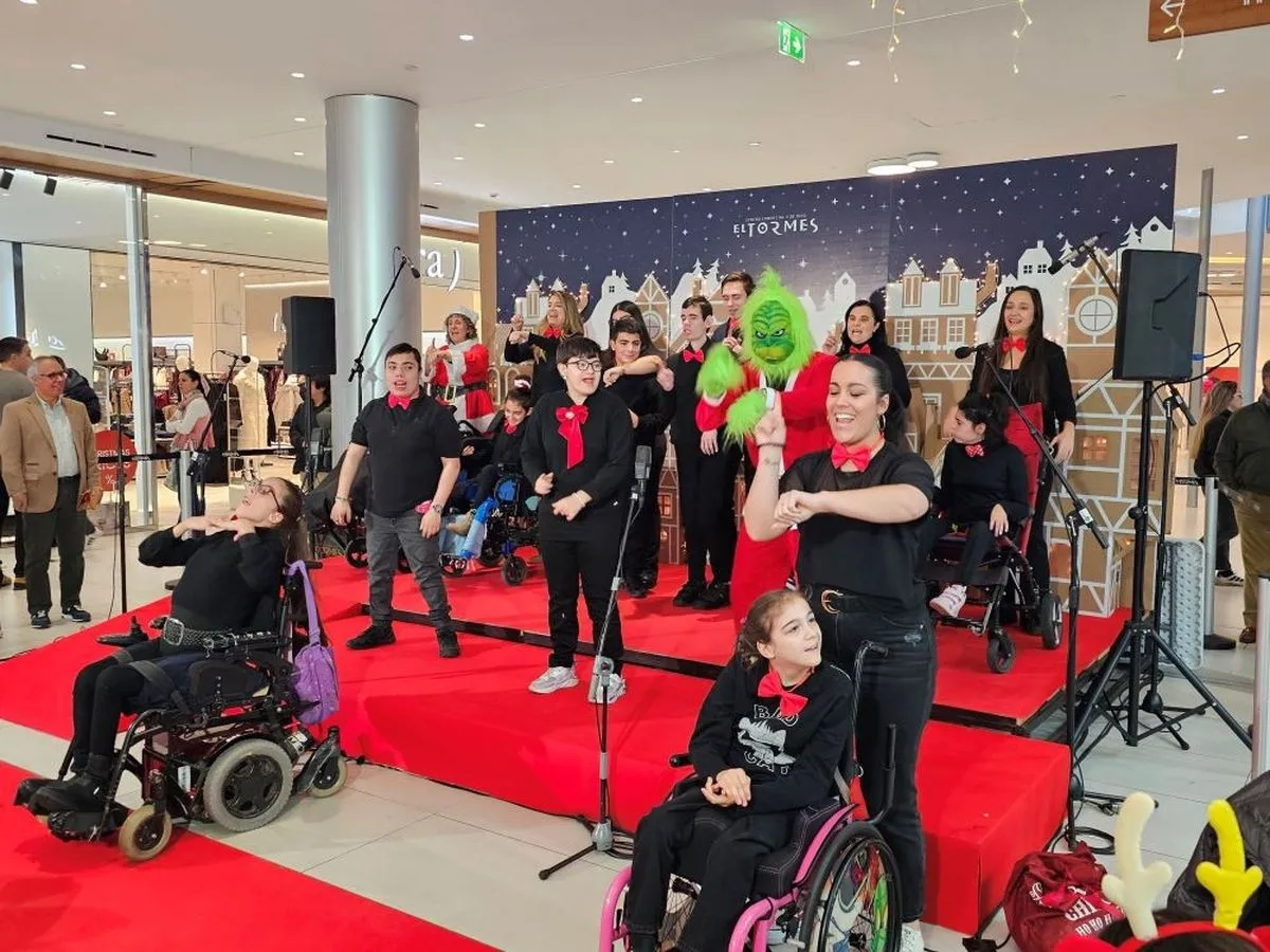 Foto 3 - FOTOS | El Tormes celebra la Navidad dando voz al talento musical escolar 