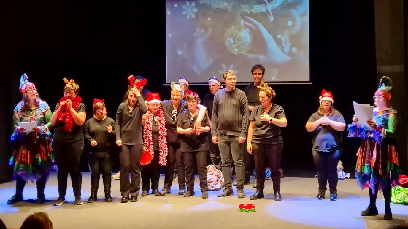 Foto 3 - El grupo Peque&ntilde;ine emociona con su obra &ldquo;Eso que t&uacute; me das&rdquo;, su homenaje a los verdaderos sentimientos de la Navidad