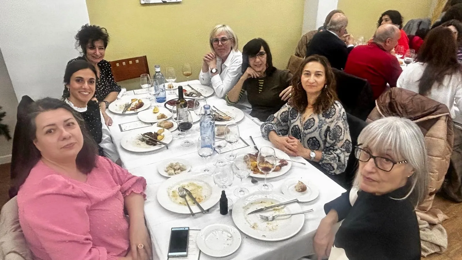 Foto 3 - Brindis con buenos deseos y hermandad marcan la comida navide&ntilde;a de los profesionales del Centro de Salud