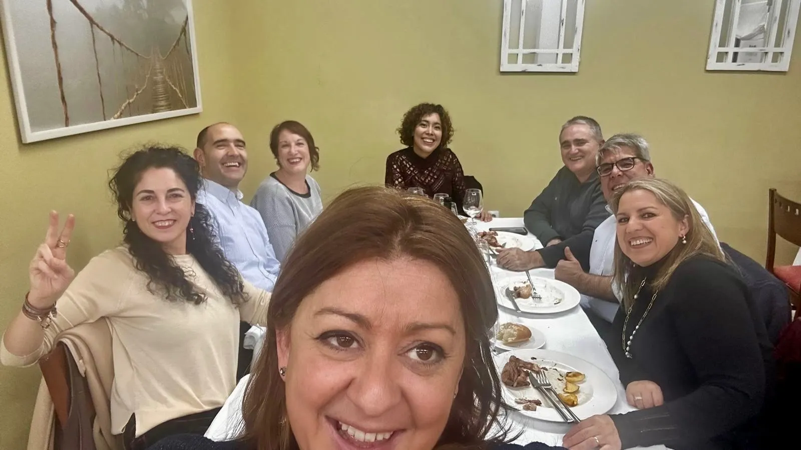 Foto 2 - Brindis con buenos deseos y hermandad marcan la comida navide&ntilde;a de los profesionales del Centro de Salud
