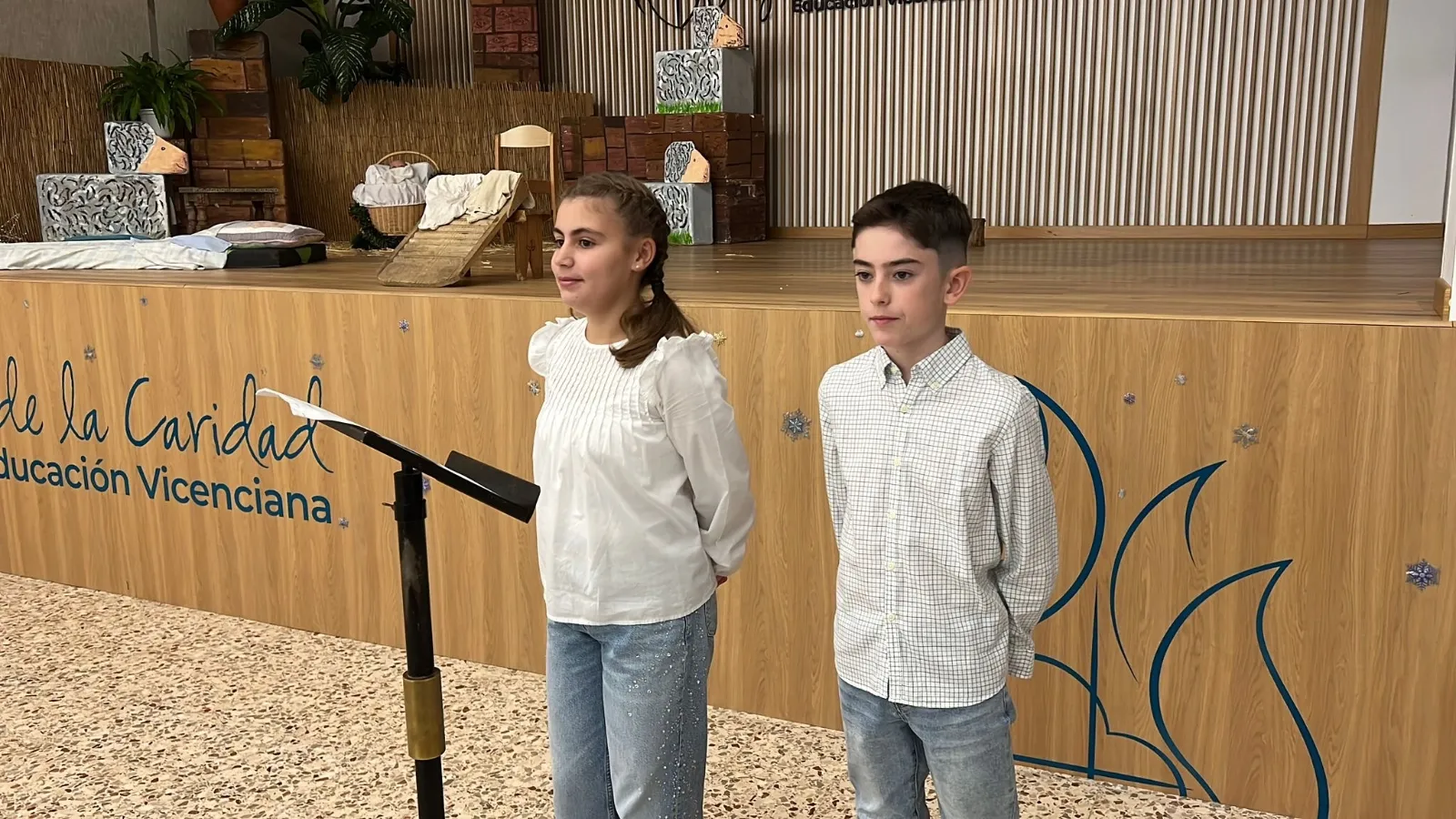 Foto 10 - La comunidad educativa de La Encarnaci&oacute;n celebra su tradicional Festival de Navidad junto a las familias
