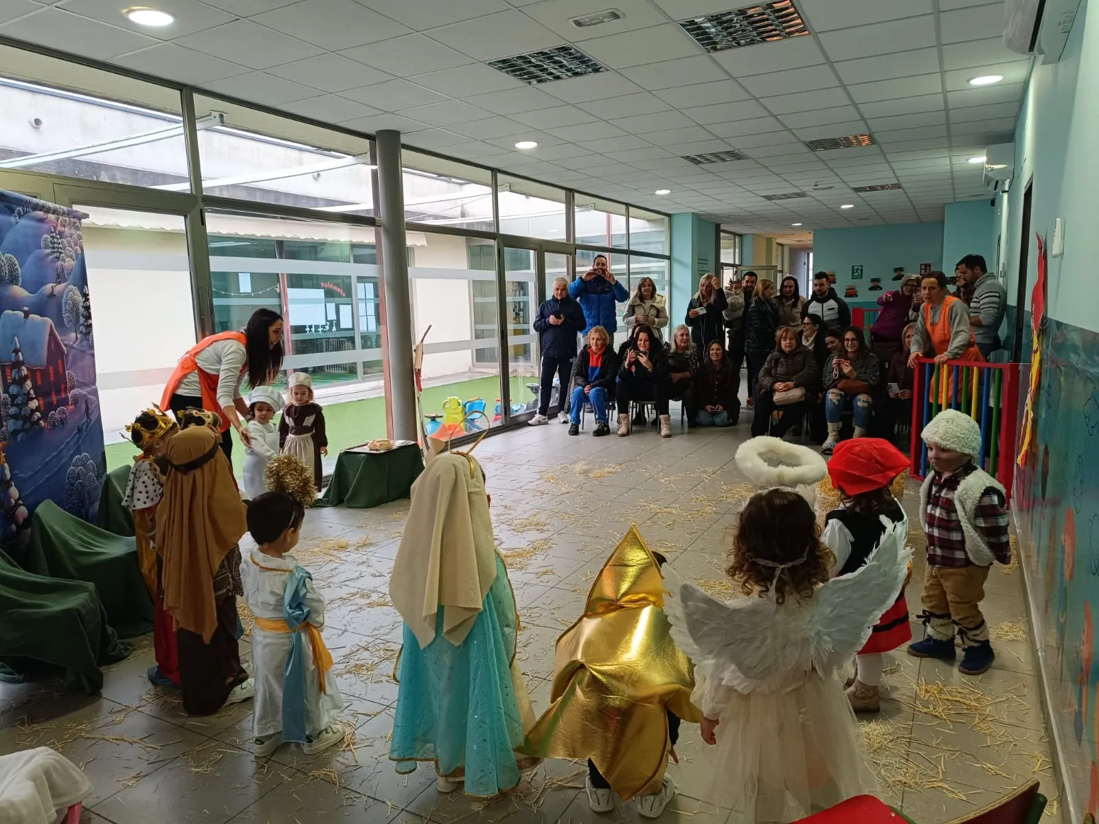 Los alumnos de la Escuela Municipal Infantil de Santa Marta protagonizan un belén viviente